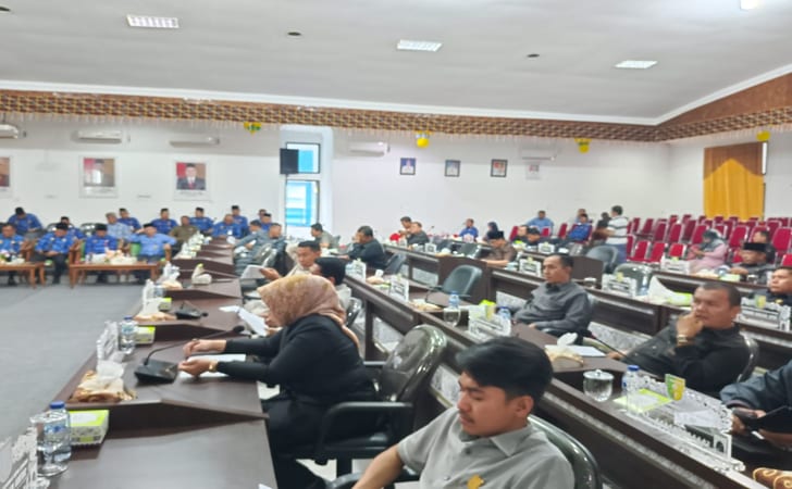 Rapat-dprd-kuansing2.jpg