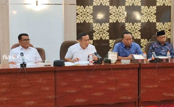 Rapat-dprd-siak-dan-warga.jpg