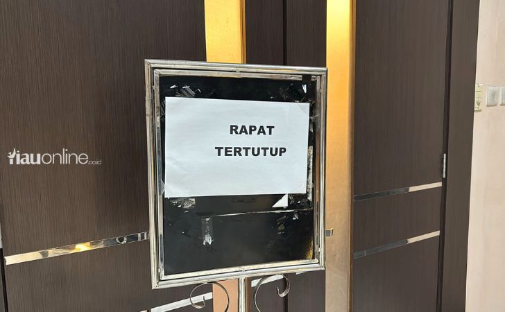 Rapat-tertutup-sf-hariyanto.jpg