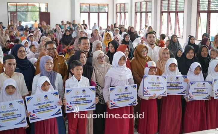 Ratusan-Pelajar-Kategori-Desil-1-hingga-5-di-Siak-Terima-Bantuan-PIP-DPR-RI.jpg