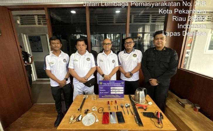 Razia-Mendadak-di-Lapas-Pekanbaru-Petugas-Amankan-Sejumlah-Ponsel.jpg