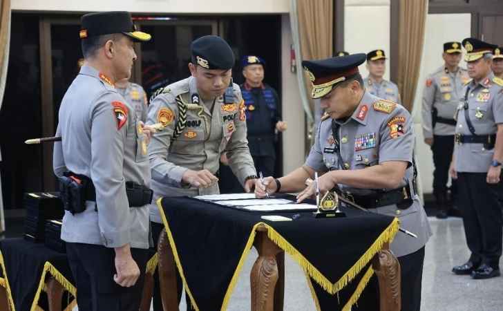 Resmi-Jadi-Kabaharkam-Polri-Herry-Heryawan-Naik-Pangkat-Jenderal-Bintang-Tiga.jpg