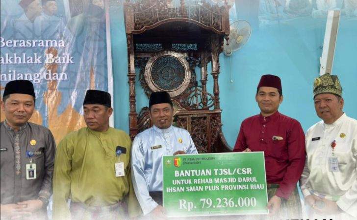Riau-Petroleum-Serahkan-Bantuan-CSR-untuk-Perbaikan-Masjid-SMAN-Plus.jpg