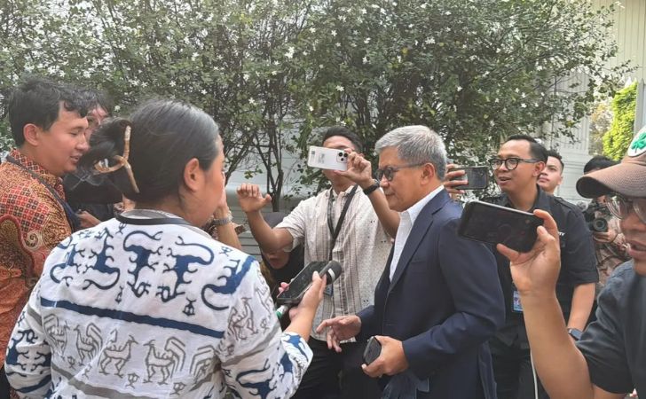 Rocky-Gerung-di-Istana.jpg