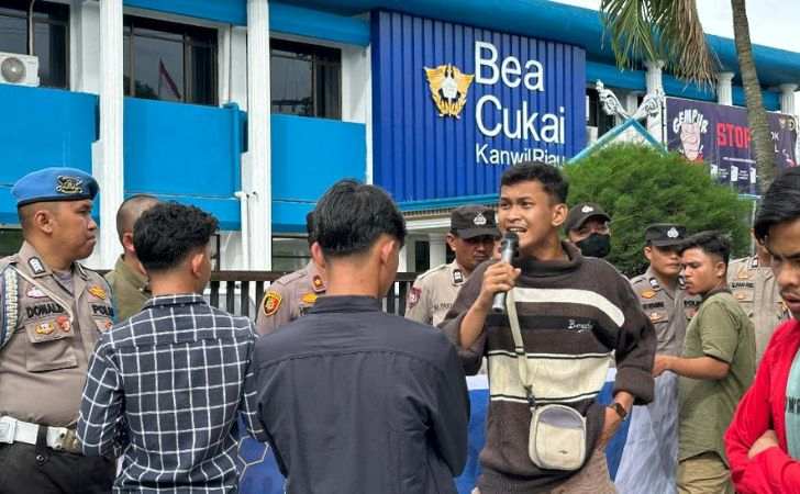 Rokok-Ilegal-Marak-di-Pekanbaru-Bea-Cukai-Kolaborasi-TNI-Polri-Sangat-Dibutuhkan.jpg
