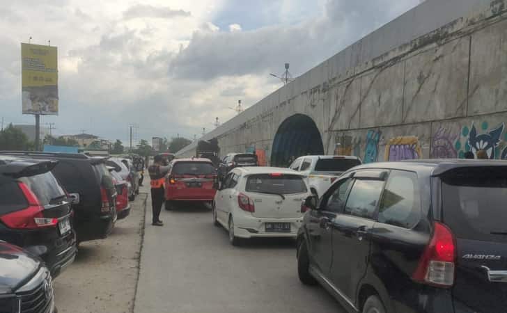 Ruas-jalan-menuju-Mal-SKA-macet.jpg