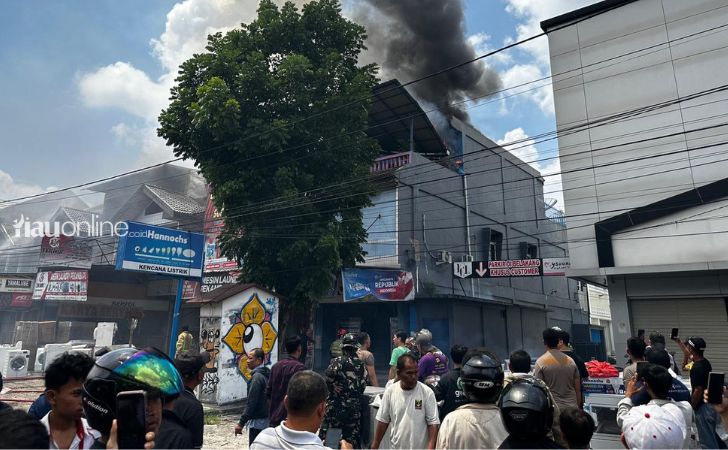 Ruko-di-imam-munandar-terbakar.jpg