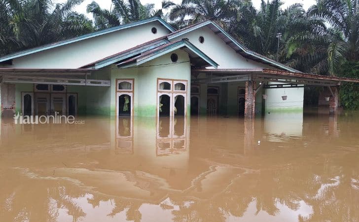 Rumah-warga-di-desa-buluh-cina-banjir.jpg