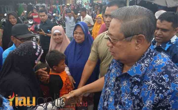 SBY-di-Pasar-Flamboyan.jpg