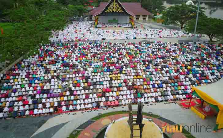 Salat-Idul-Fitri-di-Lapangan-Depan-Istana-Siak.jpg