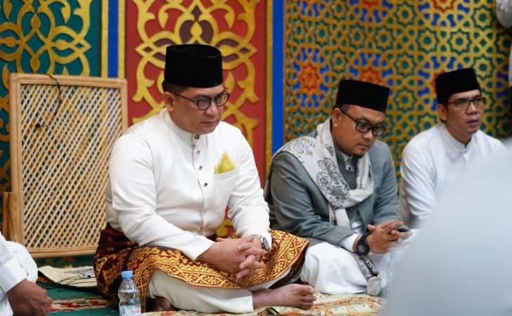 Salat-Idulfitri-Bersama-Masyarakat-di-Masjid-An-Nur-Sekdaprov-Ajak-Perkuat-Persatuan.jpg
