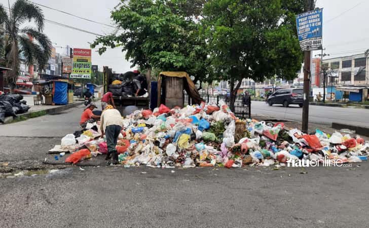 Sampah-di-Jalan-Putri-Tujuh.jpg