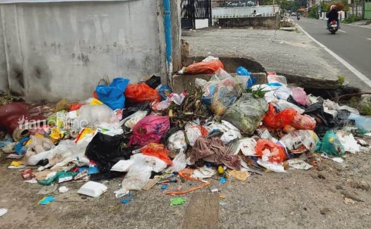 Sampah-di-Jalan-Tulip.jpg