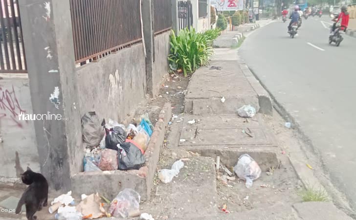 Sampah-di-sudut-sudirman.jpg