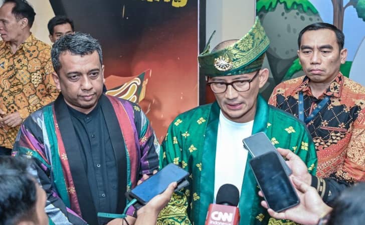 Sandiaga-uno-bersama-kadispar-riau.jpg