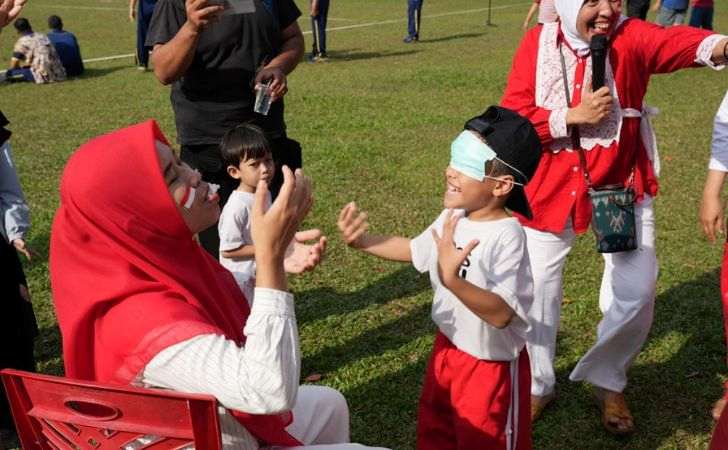 Satbrimob-Riau-Meriahkan-HUT-ke-80-RI-dengan-Lomba-Unik-Penuh-Kebersamaan.jpg