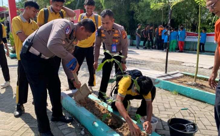 Satlantas-Pekanbaru-Edukasi-Siswa-SMK-Keuangan-soal-Lalu-Lintas-dan-Lingkungan.jpg