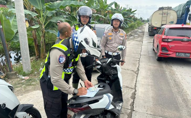 Satlantas-Polres-Pelalawan-tindak-pelanggar.jpg