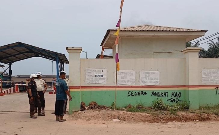 Sehari-Jelang-Eksekusi-Dinding-PKS-PT-BSU2-Dicoret-coret-Orang-tak-Dikenal.jpg