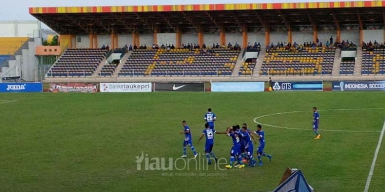 Selebrasi-Gol-PSPS-Riau-ke-Gawang-Persekap-Pasuruan.jpg