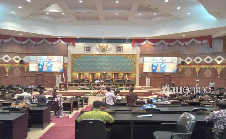 Sidang-LKPJ-Pemprov-riau.jpg