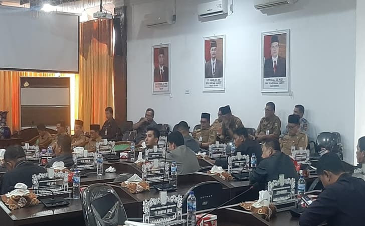 Sidang-paripurna-dprd-kuansing.jpg