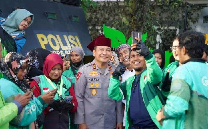 Silaturahmi-Ramadan-Kapolda-Riau-Bangun-Dialog-dengan-Ojol-dan-Mahasiswa.jpg