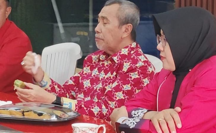 Singgung-Kondisi-Keuangan-Daerah-Syamsuar-Sentil-Bupati-Siak.jpg