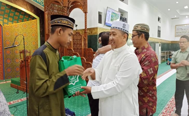 Siswa-SMA-di-Pekanbaru-masuk-islam.jpg