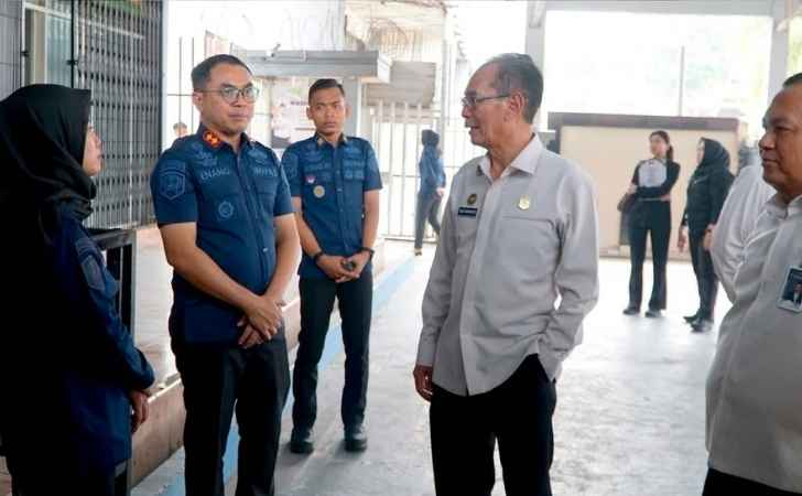 Staf-dan-Tenaga-Ahli-Menteri-Imipas-Tinjau-Rutan-Dumai-Pastikan-Layanan-Optimal.jpg