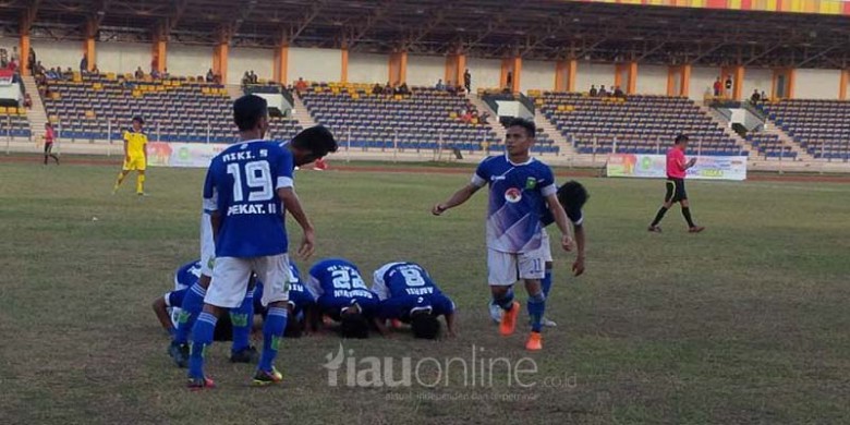 Sujud-Syukur-Gol-Kemenangan-PSPS-Riau.jpg