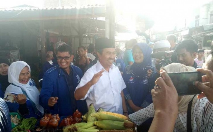 Syamsuar-di-Pasar-Dumai.jpg