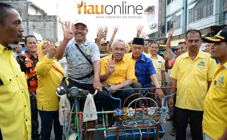 Syamsudin-dan-Andi-Rachman-di-Pasar-Lama.jpg