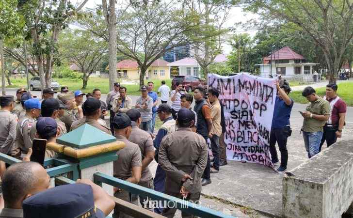 THM-di-Siak-Dinilai-Langgar-Perda-Kasatpol-PP-Dituntut-Mundur.jpg