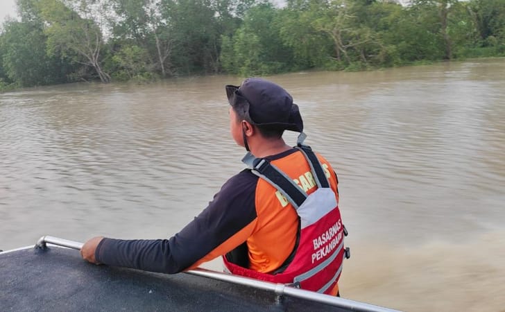 TIM-SAR-cari-korban-diterkam-buaya.jpg