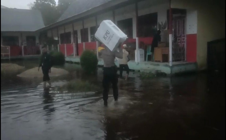 TPS-banjir-di-Pelalawan1.jpg