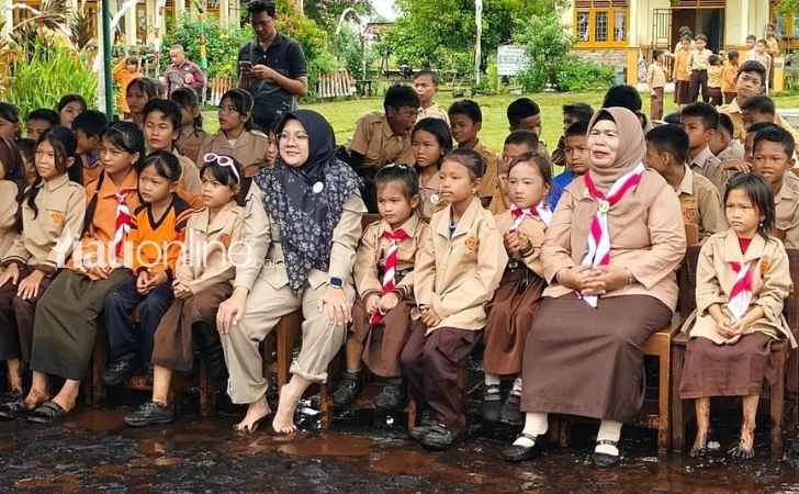 Tak-Miliki-Rumah-Tinggal-Guru-Sekolah-Kampung-Terpencil-di-Siak-Pilih-Pindah.jpg