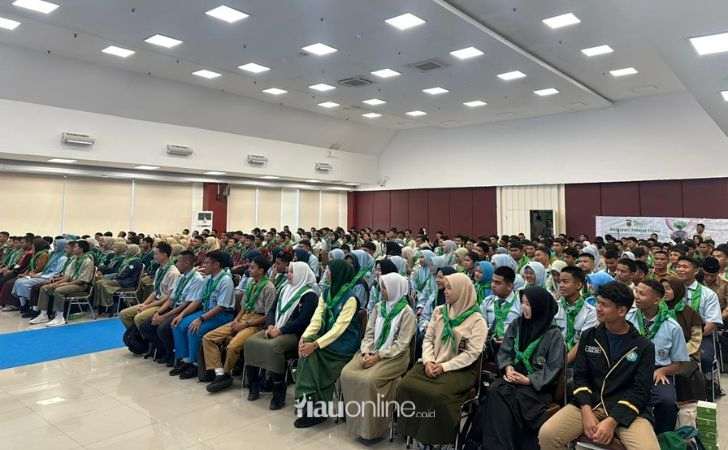 Tanamkan-Kepedulian-Lingkungan-Polda-Riau-Ajak-Pelajar-Jadi-Pelopor-Gerakan-Hijau.jpg