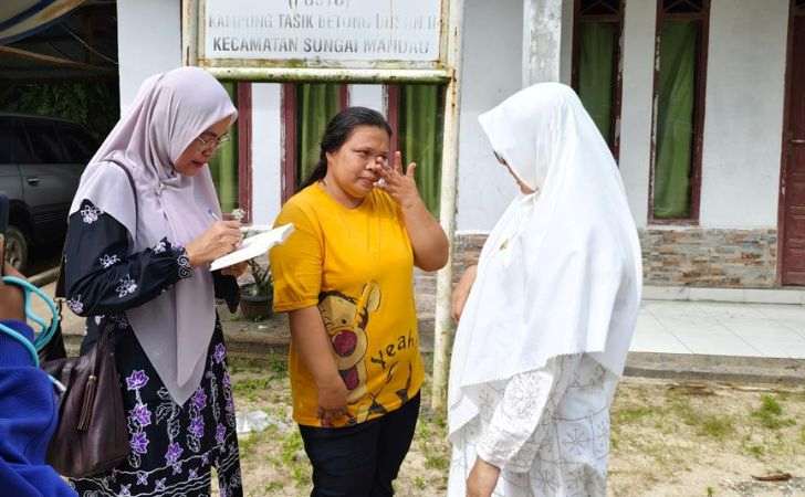 Tangis-Haru-Bidan-Kampung-Terpencil-Curhat-Soal-Fasilitas-ke-Bupati-Siak.jpg