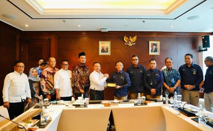 Temui-Direksi-PLN-Wahid-Desak-Listrik-Masuk-ke-Seluruh-Dusun-pada-2026.jpg