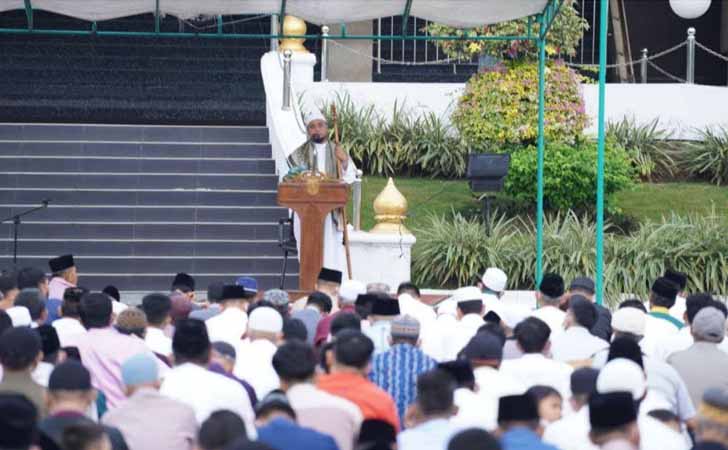 Tenda-Orang-Mati-saat-Salat-Idul-Fitri.jpg