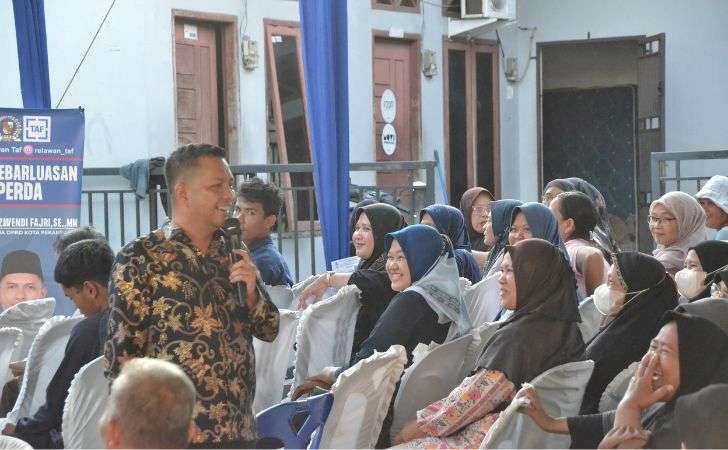 Tengku-Azwendi-Sosialisasikan-Perda-Trantibum-di-Simpang-Tiga.jpg