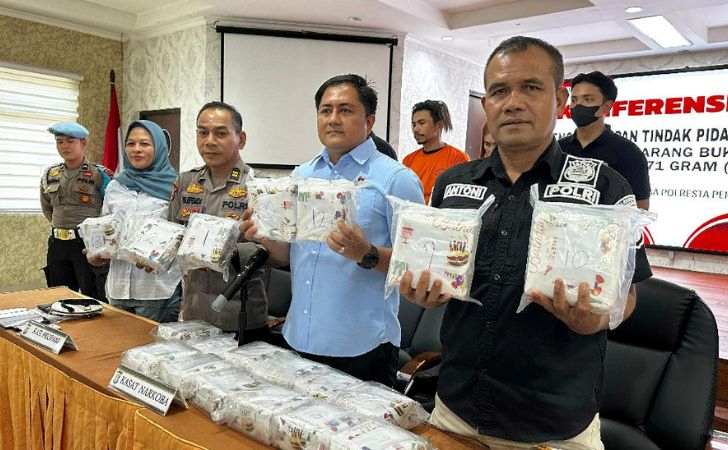 Tergiur-Upah-Rp100-Juta-Pasutri-Edarkan-198-Kilo-Sabu-di-Mal-SKA.jpg