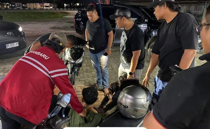 Tiga-Kejahatan-Delapan-Tersangka-dan-15-Kendaraan-Disita-Resmob-Polda-Riau.jpg
