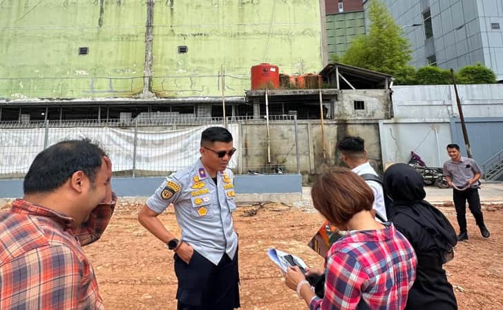 Tim-Dishub-cek-parkir-di-mal.jpg