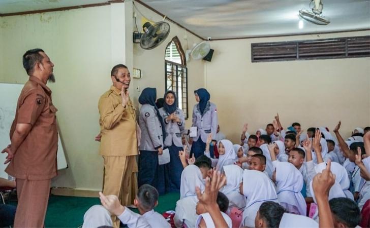 Tinjau-MPLS-2026-Wawako-Pekanbaru-Minta-Sekolah-Ciptakan-Suasana-Nyaman.jpg