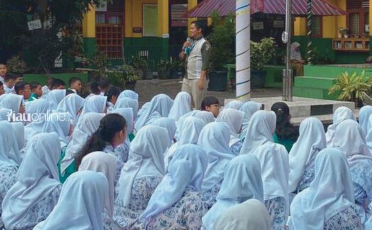 Tirta-Siak-di-SMPN-1-Pekanbaru2.jpg