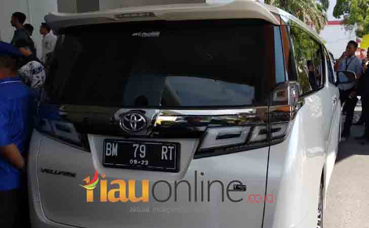 Toyota-Vellfire-Sambut-Prabowo.jpg