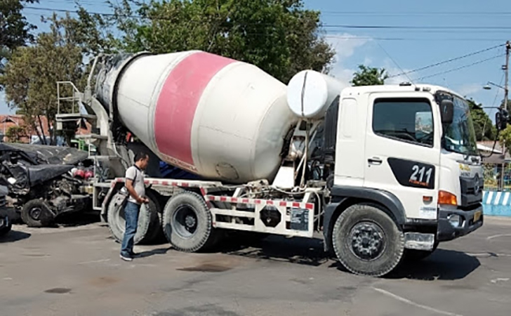 18 Orang Bersembunyi 2 Hari di Mixer Truk  Molen  agar Bisa 