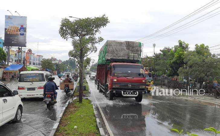 Truk-besar-masuk-jalur-kota.jpg